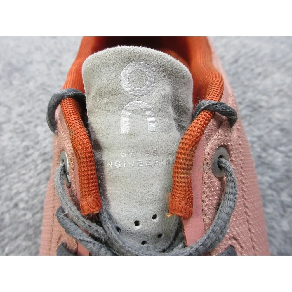 On Cloud Running Shoes Womens Size 9 Lightweight Swiss Athletic Trainers Sneaker